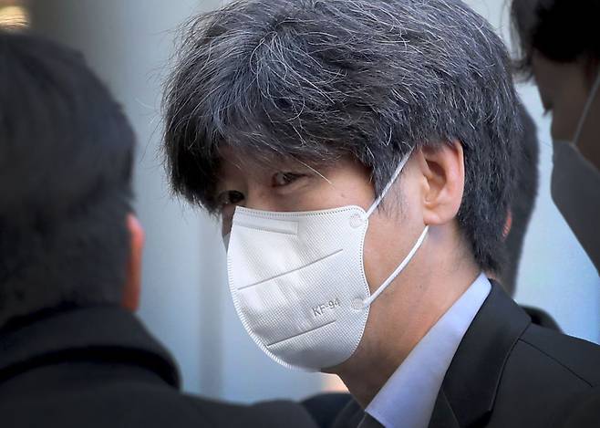 남욱 변호사가 21일 오전 서울 서초구 서울중앙지법에서 열린 대장동 개발 사업 로비·특혜 의혹 관련 1심 속행 공판에 출석하고 있다./뉴스1