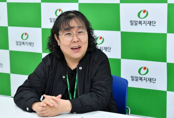 지난 16일 서울 강남구 헬렌켈러센터에서 만난 홍유미 센터장. 홍 센터장은 “시청각장애인의 권익 향상을 위한 법안 2개가 현재 국회에 계류 중”이라며 “이들 법안이 빨리 통과돼 시청각장애인을 섬기는 일이 더 체계적으로 진행됐으면 한다”고 말했다. 신석현 포토그래퍼