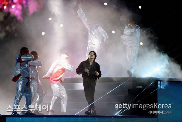 BTS 정국(가운데) / 사진=Gettyimages 제공