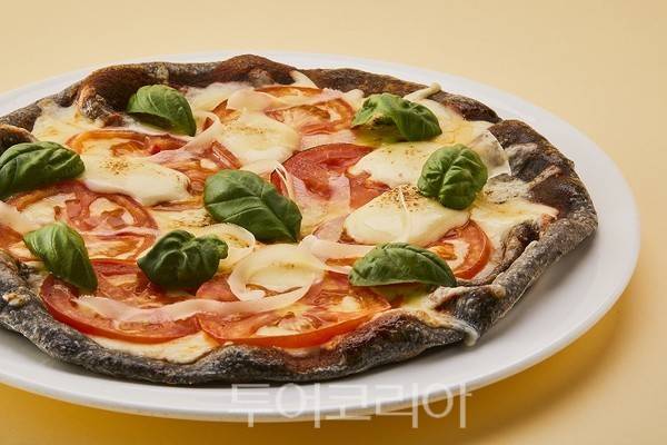 코오롱호텔 '블랙도우피자'