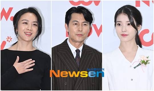 제42회 영화평론가협회상 여우주연상을 수상한 탕웨이와 남우주연상의 정우성, 신인여우상의 이지은(왼쪽부터)