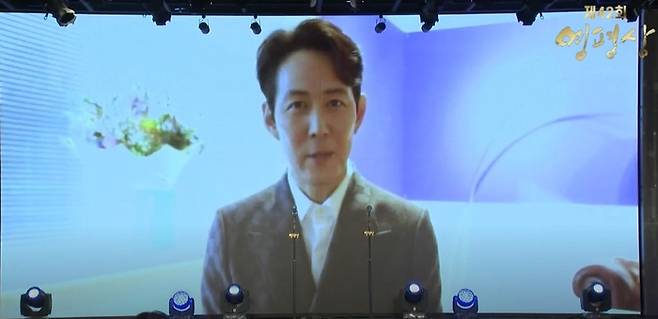 이정재 신인 감독상 영예