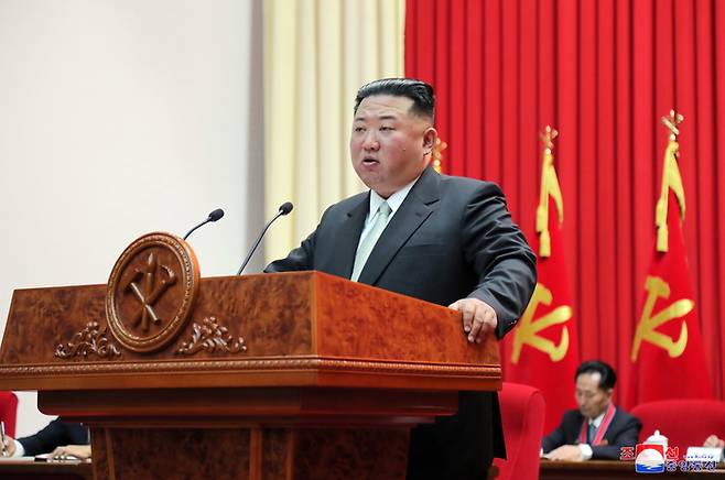 김정은 북한 국무위원장이 지난달 17일 노동당 중앙간부학교를 방문해 기념강의를 했다고 조선중앙통신이 다음날 보도했다. 연합뉴스