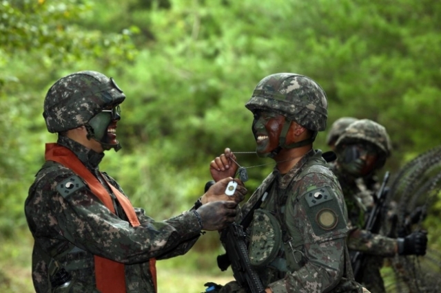 '신앙 상징물' 전방보급 실훈련 모습. 육군 제공