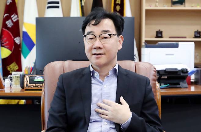 하승철 하동군수는 하동군이 내년 초 시행될 고향사랑기부제를 가장 우수하게 정착시킬 수 있는 모범 사례가 될 것으로 기대하고 있다.