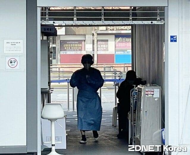 서울 고속터미널에 마련된 임시선별진료소.