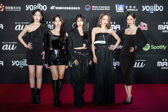 Girl group Kara attend a red carpet event at the 2022 Mama Awards in Osaka on November 29, 2022. (Photo by Yuichi YAMAZAKI / AFP)  〈저작권자(c) 연합뉴스, 무단 전재-재배포 금지〉