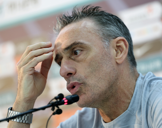 Korean national team head coach Paulo Bento answers questions during a Qatar World Cup press conference at Al Egla Training Site in Doha, Qatar, on Tuesday. [YONHAP]