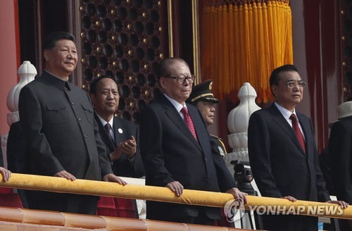 2019년 신중국 건국 70주년 시진핑(왼쪽)과 함께 선 장쩌민(가운데) [연합뉴스 자료사진]
