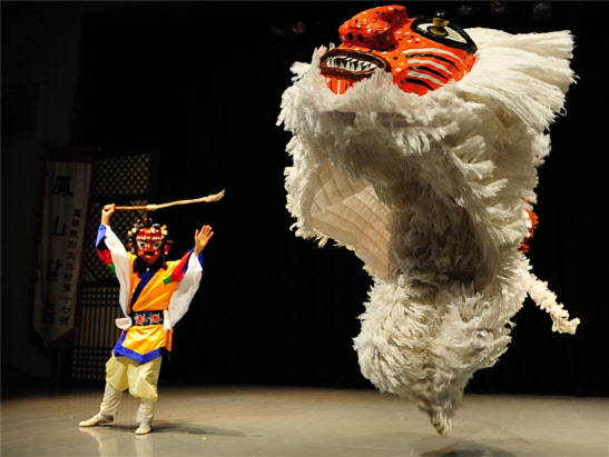 ‘봉산탈춤’의 공연 모습(사진=봉산탈춤보존회).