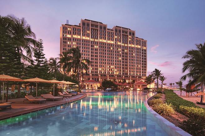 올해 1월 새롭게 오픈한 홀리데이 인 리조트는 561객실을 갖췄다 ⓒ더 그랜드 호짬 스트립