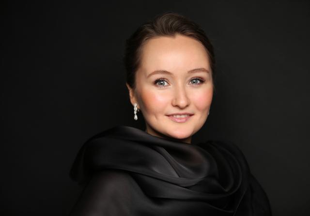 율리아 레즈네바는 3, 4일 함께 공연하는 베니스 바로크 오케스트라에 대해 "때로는 리허설이 필요하지 않을 정도로 많은 것이 잘 통하는 오케스트라"라고 말했다. 한화클래식 제공