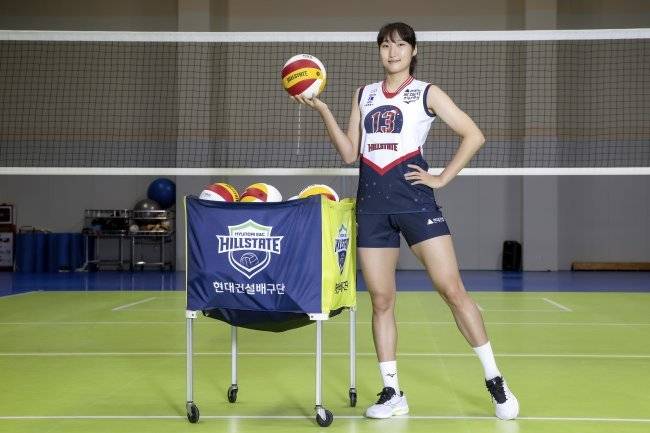 현대건설 크리스마스 에디션 원정 유니폼. 사진=현대건설 배구단