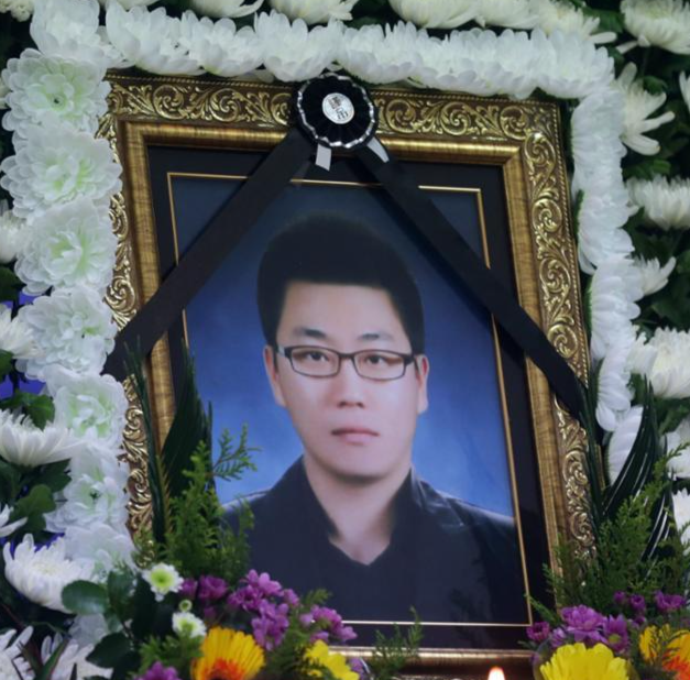 2014년 2월 17일 부산외대 신입생 오리엔테이션이 열린 경주 마우나리조트 체육관 붕괴사고 당시 탈출했지만 후배를 구하러 들어갔다가 사고를 당한 양성호 미얀마어과 학회장. 연합뉴스