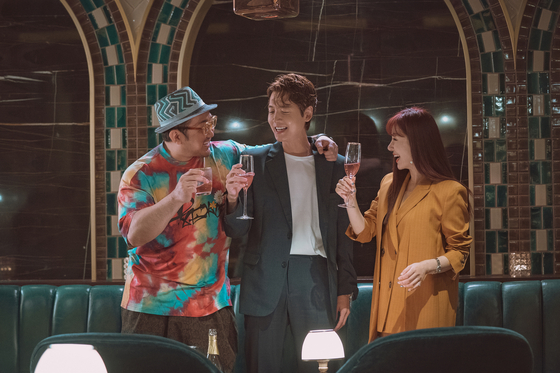 From left actors Ma Dong-seok, Jung Kyung-ho and Oh Na-ra during a scene from the new comedy film "Men of Plastic" [SHOW BOX]
