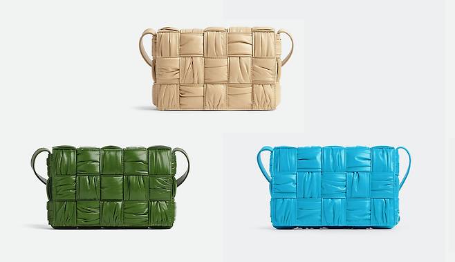 사진 : BOTTEGA VENETA PRE SPRING 2023 FOULARD CASSETTE