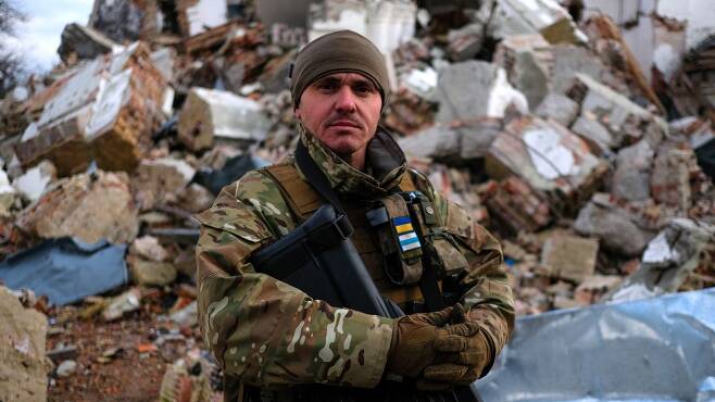 ‘사일런트’라는 콜사인의 러시아 출신 우크라이나 병사가 인터뷰에 응하고 있다. / 사진=CNN 방송 캡처