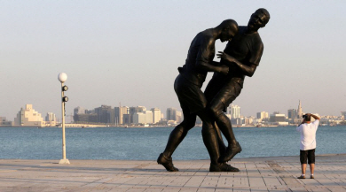 2022 카타르월드컵이 열린 카타르 도하에 설치된 지네딘 지단의 박치기 동상.  로이터 연합뉴스