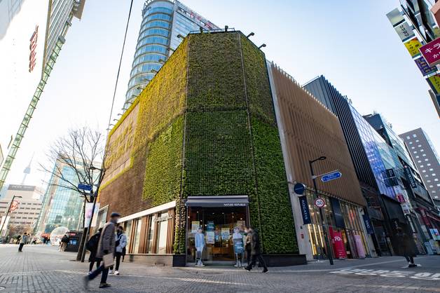 20년째 표준지 공시가격이 가장 비싼 부지인 서울 중구 충무로1가에 위치한 명동 '네이처리퍼블릭' 부지 전경. ./사진제공=뉴스1