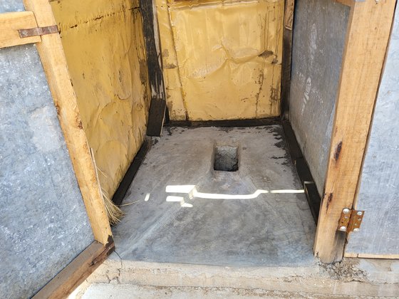 지난 7일(현지시간) 케냐 투르카나주의 나크와메키 마을의 화장실 모습. 마을 전체 150가구 중 138가구에 개별 화장실을 설치했다. [외교부 공동취재단(케냐 투르카나주)]