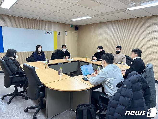 서울 종로구 청년재단 회의실에서 '금융 잡담회'가 열리고 있다. 2022.12.19/