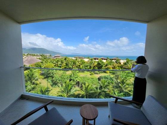 나트랑 깜란리조트에서 바라본 해변 모습. 위성욱 기자