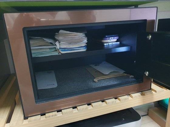 경찰이 기업형 성매매업소 일당들로부터 압수한 압수물. 사진 경기북부경찰청