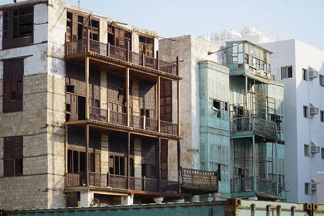 근세 이후 지어졌을 것으로 추정되는 신구조화형 ‘라와신’(Rawashin) 발코니는 사람이 올라설 수 있다.