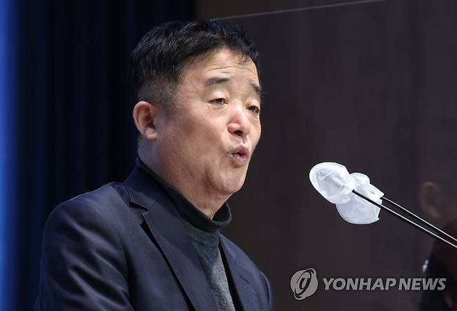 강득구, 국민의힘 입장 반박 기자회견 (서울=연합뉴스) 이정훈 기자 = 더불어민주당 강득구 의원이 5일 오전 국회 소통관에서 국가교육과정 내 누락된 5.18 민주화운동 관련 국민의힘 입장에 대한 반박 기자회견을 하고 있다. 2023.1.5 uwg806@yna.co.kr