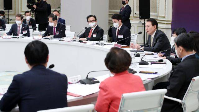 윤석열 대통령이 5일 청와대 영빈관에서 열린 교육부-문화체육관광부 업무보고에서 발언하고 있다. 대통령실통신사진기자단