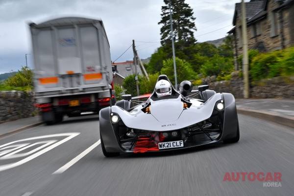 만약 이 차에 당신이 어울리지 않는다고 생각한다면, 당신은 혼자가 아니다