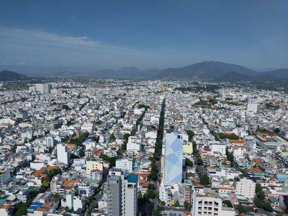호텔 40층 옥상에서 내려다 본 나트랑 시내의 전경 / 사진=이환주 기자