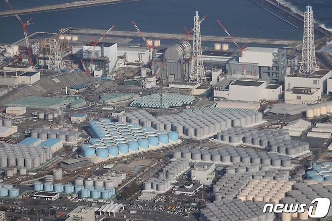 일본 후쿠시마 제1원자력 발전소 내 방사성 오염수 저장탱크. ⓒ AFP=뉴스1
