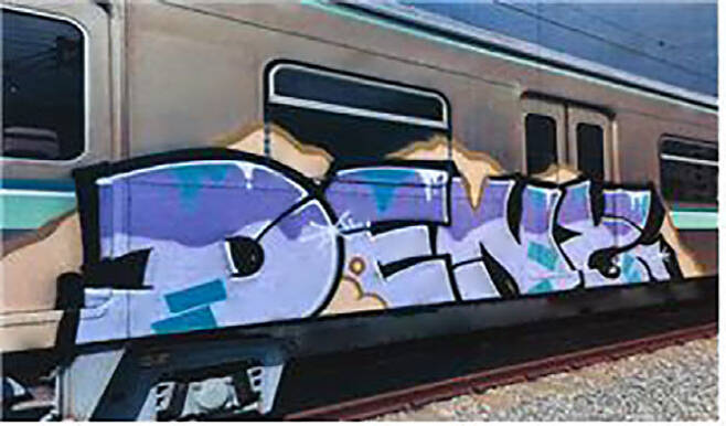 차량기지에 정박된 열차에 래커 스프레이로 그려진 그림. (사진 = 인천논현경찰서 제공)