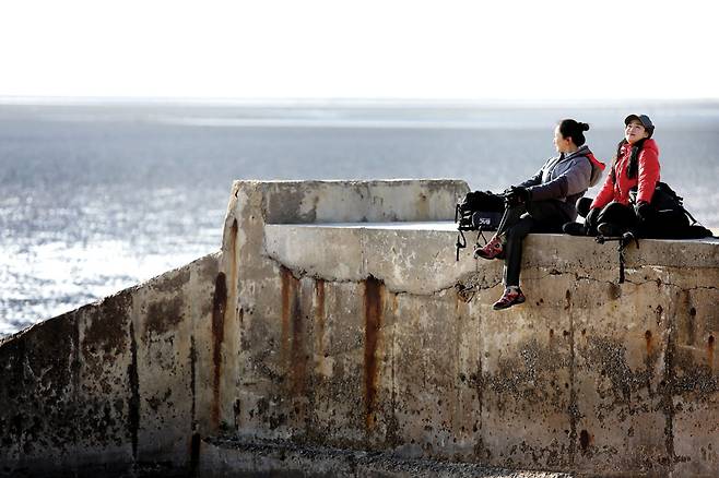썰물의 뒷장술은 갯벌 평원이라 해도 좋을 정도로 광활한 여백이 펼쳐진다.