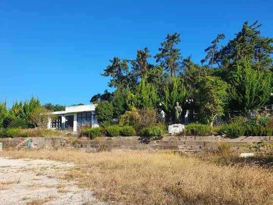 2018년 폐교한 전남 신안군 압해초 고이분교. 김태윤 기자