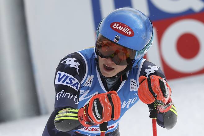 '이제는 내가 여왕.' 미국의 미카엘라 시프린이 월드컵 스키 여자 대회전에서 우승하며 통산 83승의 신기록을 수립했다./AP