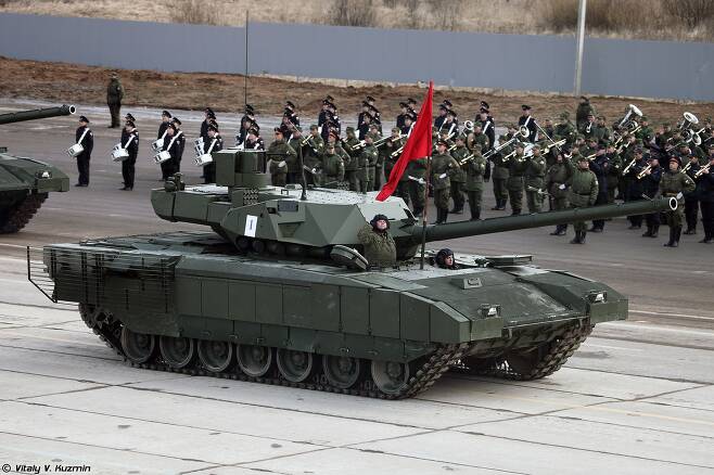 2015년에 처음 모습을 드러낸 러시아가 보유한 가장 최신 탱크인 T-14 아르마타/wikiwand