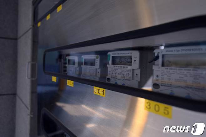 1년새 난방비가 30% 넘게 올라 대학생들의 시름이 깊어지고 있다. 사진은 25일 오전 광주 동구 서석동 조선대학교 인근 한 원룸가의 가스 계량기의 모습. 2023.1.25/뉴스1 ⓒ News1 이승현 기자