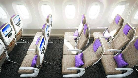 요즘 항공사는 같은 일반석도 좌석 간격에 따라 세분화하는 추세다. 좌석 간격이 넓거나 비행기 앞쪽에 있어서 빨리 타고 내릴 수 있는 자리는 추가로 좌석 지정 비용을 내야 한다. 사진 아시아나항공