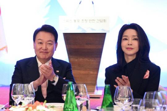 윤석열 대통령(왼쪽) 김건희 여사. <연합뉴스>