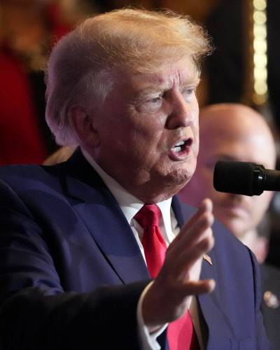 도널드 트럼프 전 미국 대통령이 28일(현지시간) 사우스캐롤라이나 주의회에서 선거유세를 하고 있다. 컬럼비아 | AP연합뉴스