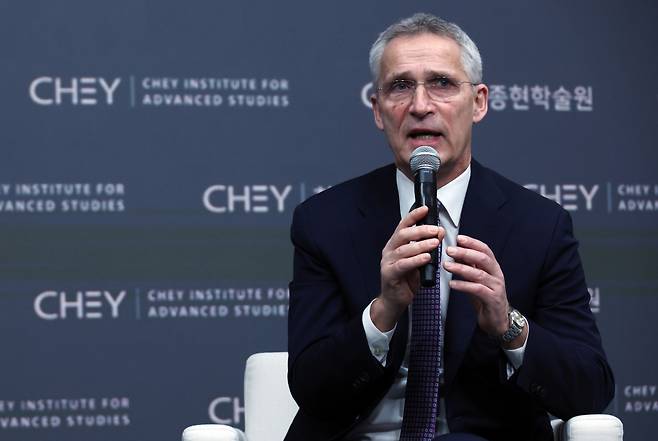 NATO Secretary-General Jens Stoltenberg delivers remarks at the Chey Institute for Advanced Studies in Seoul on Monday. (Yonhap)