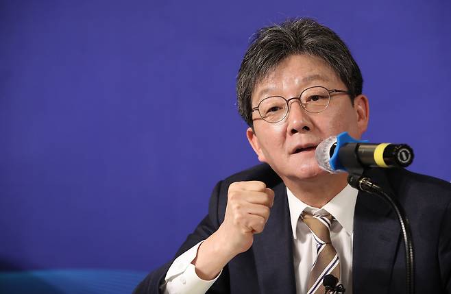 유승민 전 의원이 지난 11일 대구에서 열린 대구·경북 중견언론인 모임 아시아포럼21 주최 행사에 참석해 발언을 하고 있다. /뉴스1