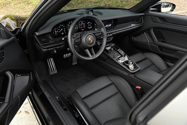 포르쉐 911 타르가 4 GTS 50주년 포르쉐 디자인 자유로 연비