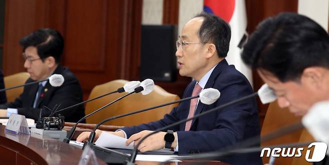 (서울=뉴스1) 김명섭 기자 = 추경호 경제부총리 겸 기획재정부 장관이 30일 오전 서울 종로구 세종대로 정부서울청사에서 열린 공공기관 운영위원회에서 모두 발언을 하고 있다. 2023.1.30/뉴스1 Copyright (C) 뉴스1. All rights reserved. 무단 전재 및 재배포 금지.