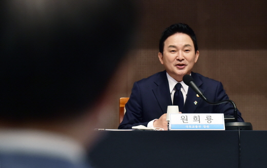 원희룡 국토교통부 장관은 한국토지주택공사(LH)의 서울 강북구 미분양 아파트 매입에 대해 "위치, 면적, 유형, 이후 실제 운영에 대해 국민들의 눈높이와 원래 제도 취지에 걸맞게 제도 개선을 요구했다"고 밝혔다. /사진=임한별