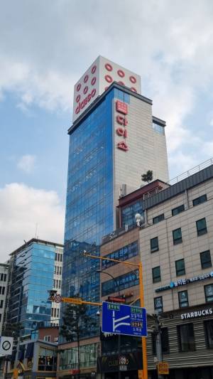 2월 말 재오픈하는 서울 중구 다이소 명동역점 전경/백주원기자