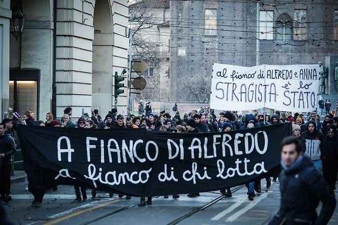 지난 28일 로마에서 벌어진 코스피토 지지자들의 항의 시위  [이탈리아 안사(ANSA) 통신 제공. 재판매 및 DB 금지]