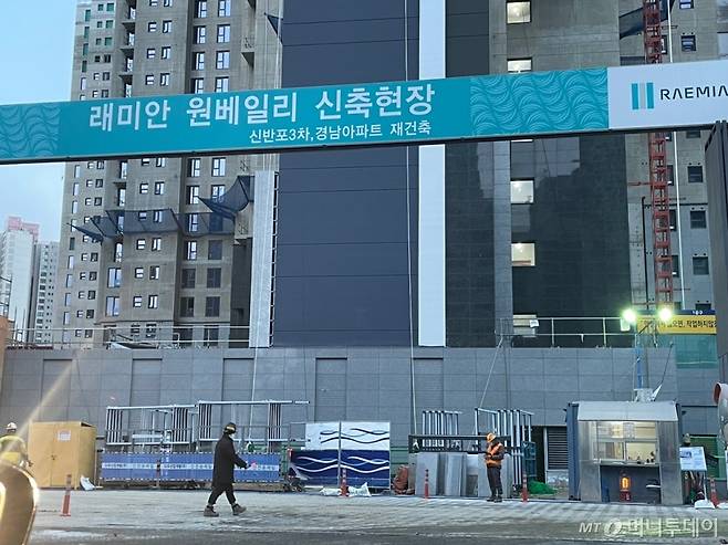 서울 서초구 반포동 '래미안 원베일리' 공사 현장 /사진=방윤영 기자